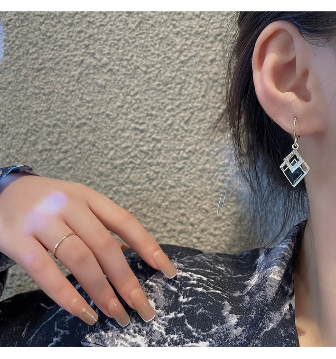 2024 Trending Black Rhinestone Statement Earrings for Women Korean Gold Color Buckle Pendants Hanging Designer Earrings Jewelry Streetsharks