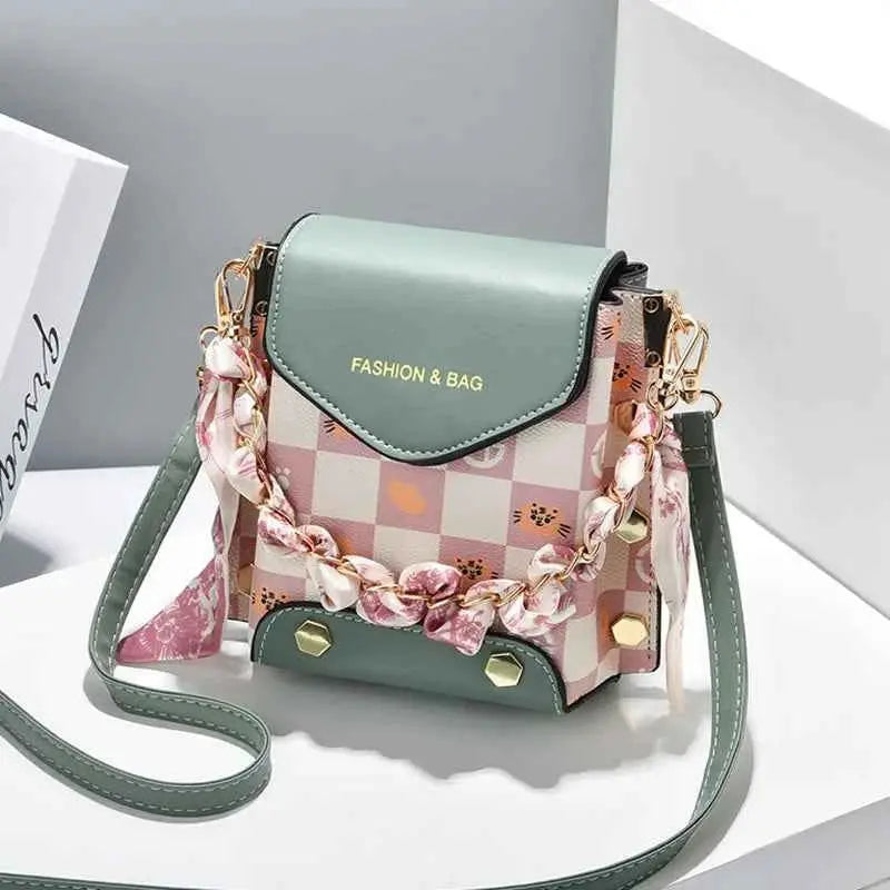 Wear-resistant PU leather mini single-shoulder bag for women, flip cover cartoon square graffiti crossbody bag
