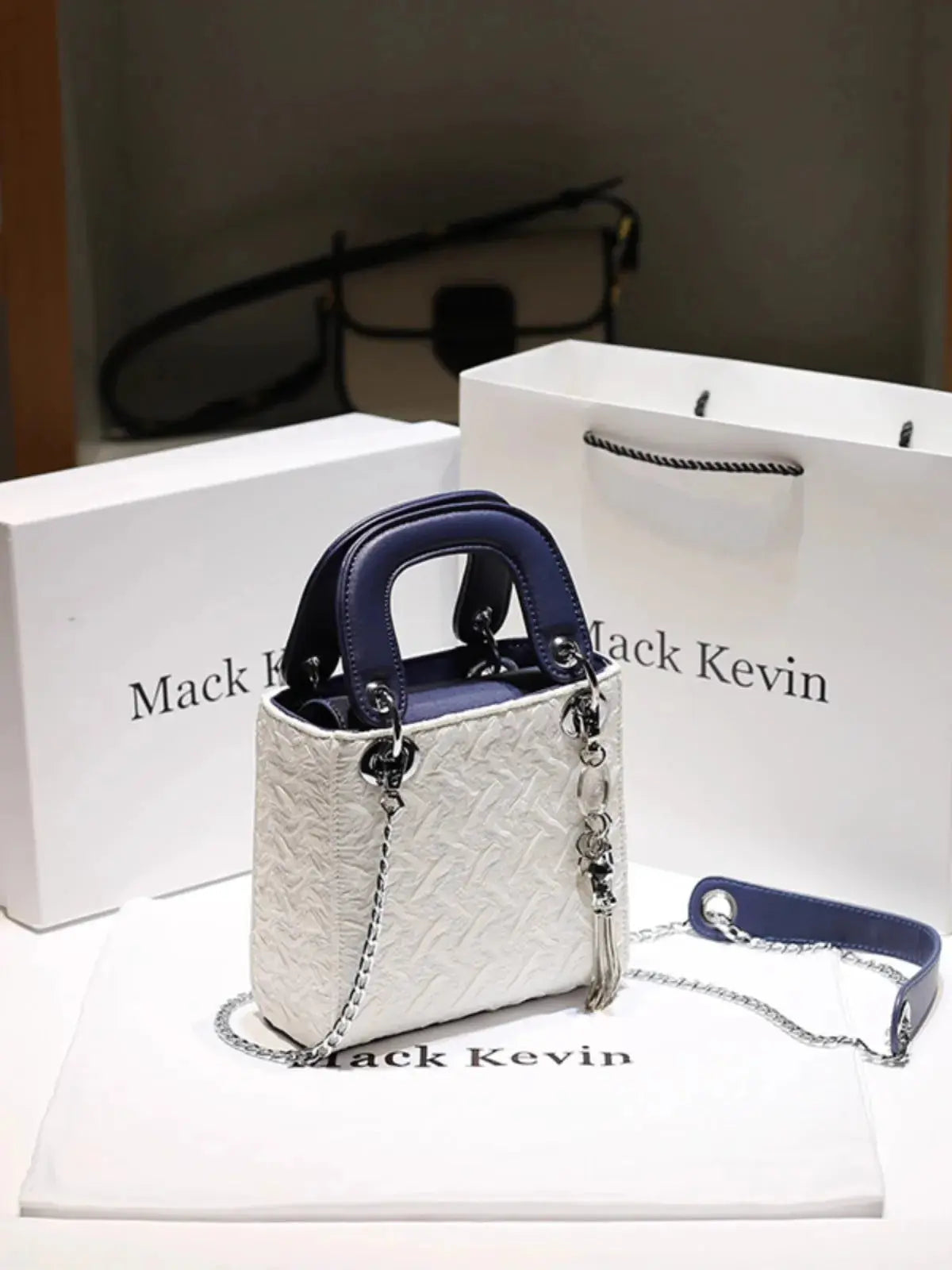 2024 New Fashion and Popular Handheld Square Bag with Contrast Color Women's Beautiful and Luxury Shoulder Bag with Decoration Streetsharks