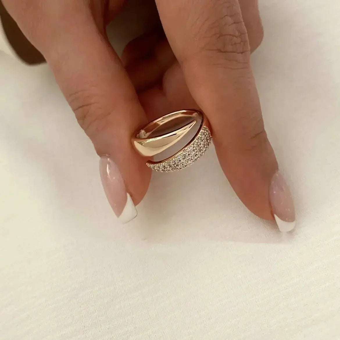 2024 Nwe Stainless Steel 18 K Gold Plated Sun Rings for Women Natural Stone Inlaid in Hollow Metal Texture Ring Trendy Jewelry Streetsharks