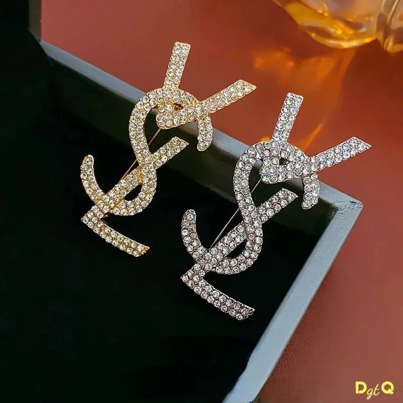2025 Trendy Design Art Luxurys Letter Rhinestone Chest Brooches Women's Exquisite Chest Flower Pin Overcoat Sweater Accessory Streetsharks