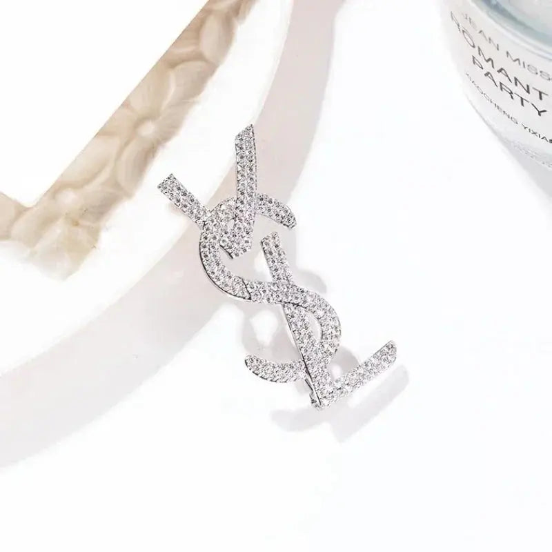 2025 Trendy Design Art Luxurys Letter Rhinestone Chest Brooches Women's Exquisite Chest Flower Pin Overcoat Sweater Accessory Streetsharks