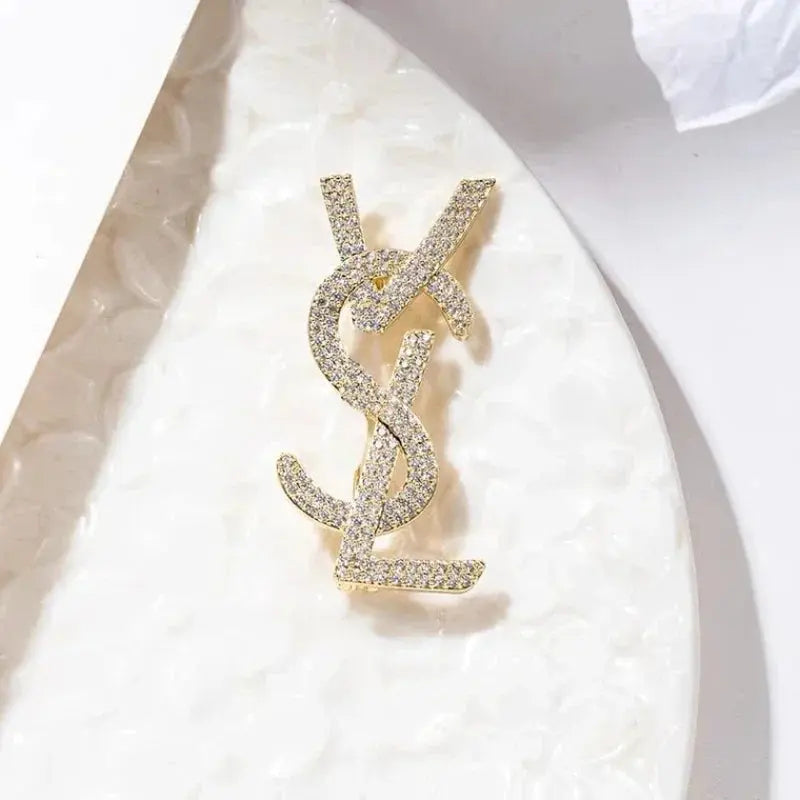 2025 Trendy Design Art Luxurys Letter Rhinestone Chest Brooches Women's Exquisite Chest Flower Pin Overcoat Sweater Accessory Streetsharks