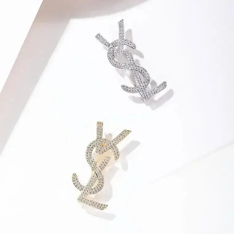 2025 Trendy Design Art Luxurys Letter Rhinestone Chest Brooches Women's Exquisite Chest Flower Pin Overcoat Sweater Accessory Streetsharks