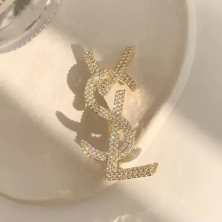 2025 Trendy Design Art Luxurys Letter Rhinestone Chest Brooches Women's Exquisite Chest Flower Pin Overcoat Sweater Accessory Streetsharks