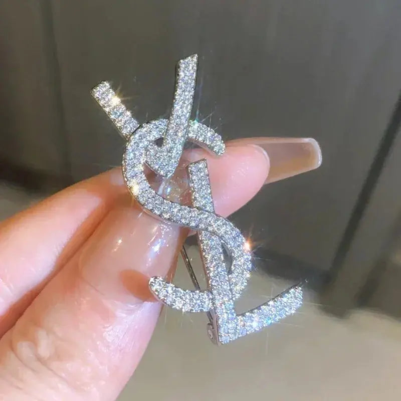 2025 Trendy Design Art Luxurys Letter Rhinestone Chest Brooches Women's Exquisite Chest Flower Pin Overcoat Sweater Accessory Streetsharks
