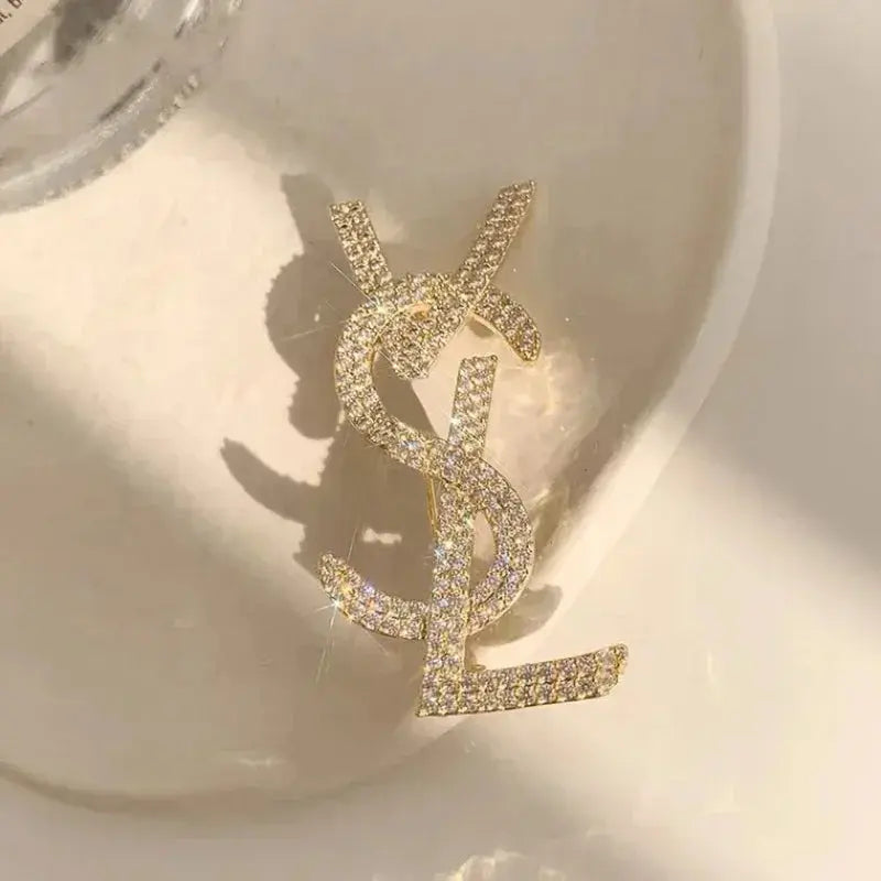 2025 Trendy Design Art Luxurys Letter Rhinestone Chest Brooches Women's Exquisite Chest Flower Pin Overcoat Sweater Accessory Streetsharks