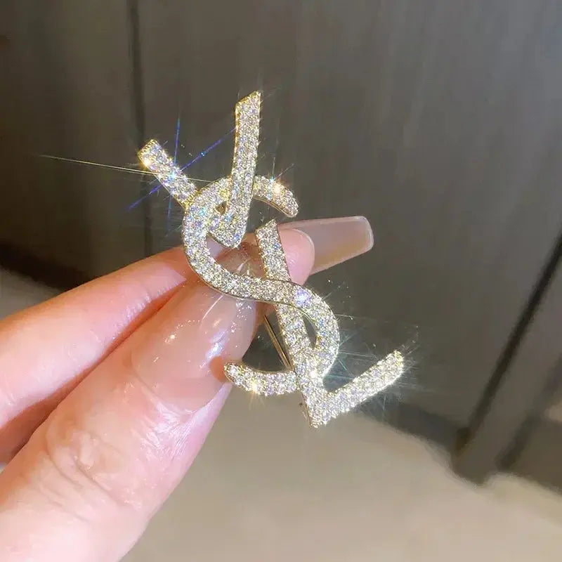 2025 Trendy Design Art Luxurys Letter Rhinestone Chest Brooches Women's Exquisite Chest Flower Pin Overcoat Sweater Accessory Streetsharks