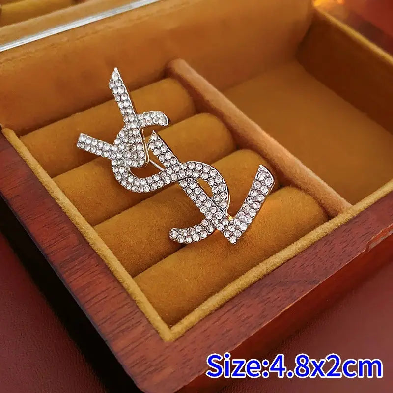 2025 Trendy Design Art Luxurys Letter Rhinestone Chest Brooches Women's Exquisite Chest Flower Pin Overcoat Sweater Accessory Streetsharks