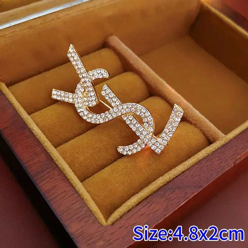 2025 Trendy Design Art Luxurys Letter Rhinestone Chest Brooches Women's Exquisite Chest Flower Pin Overcoat Sweater Accessory Streetsharks