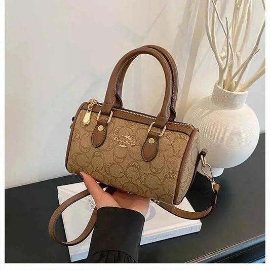 Fashionable Large Capacity Diaper Bags For Women Elegant Leather Handbag Minimalist Vintage Luxury Designer Commuter