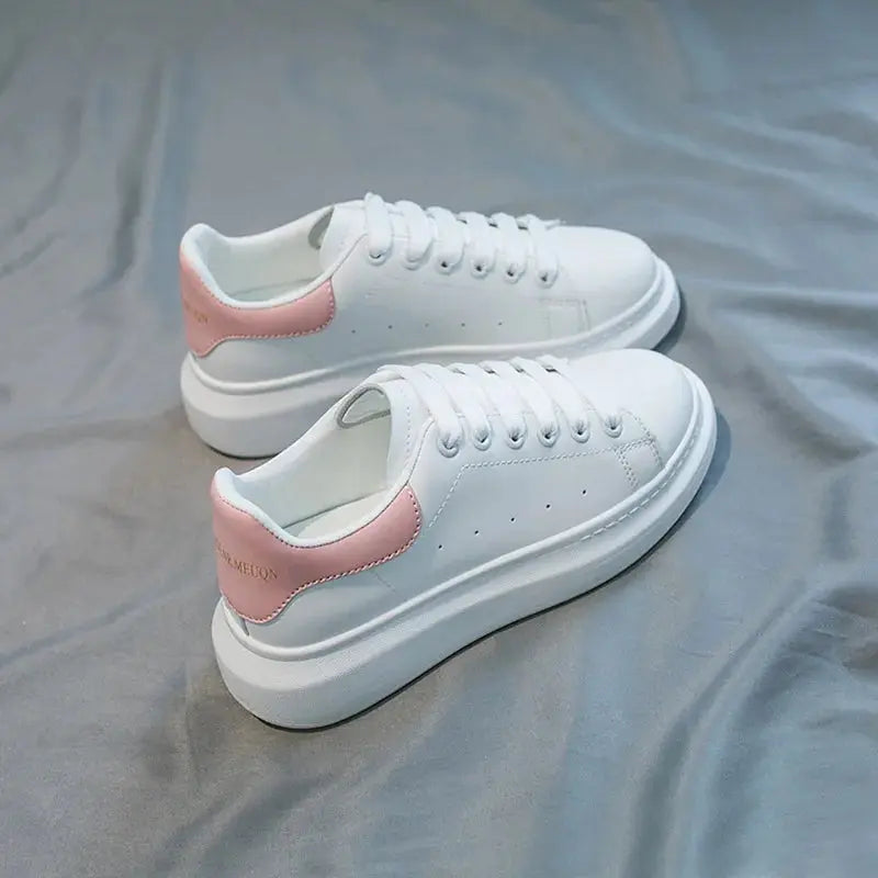 McQueen women's new popular white shoes, versatile and super fiber breathable thick sole, height increasing McQueen sponge cake Streetsharks