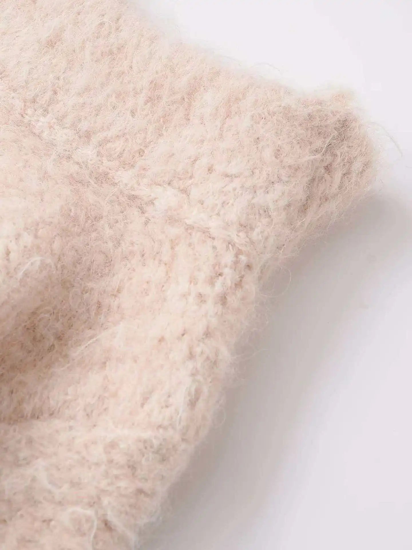 TARUXY Stylish Lace-Paneled Pullover Sweater Women's Solid Round Neck Long Sleeves Loose Knitted Sweater Autumn Commuter Sweater