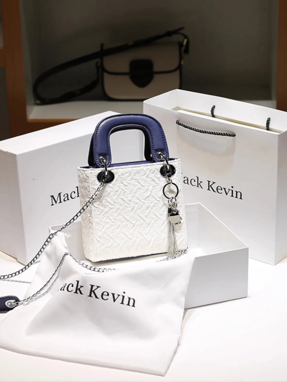 2024 New Fashion and Popular Handheld Square Bag with Contrast Color Women's Beautiful and Luxury Shoulder Bag with Decoration Streetsharks