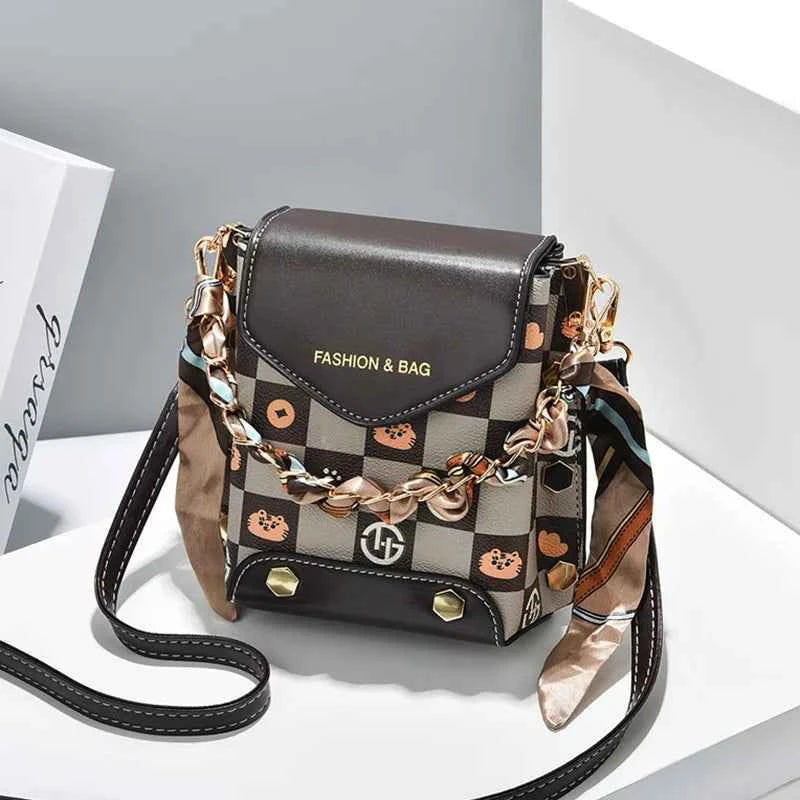 Wear-resistant PU leather mini single-shoulder bag for women, flip cover cartoon square graffiti crossbody bag