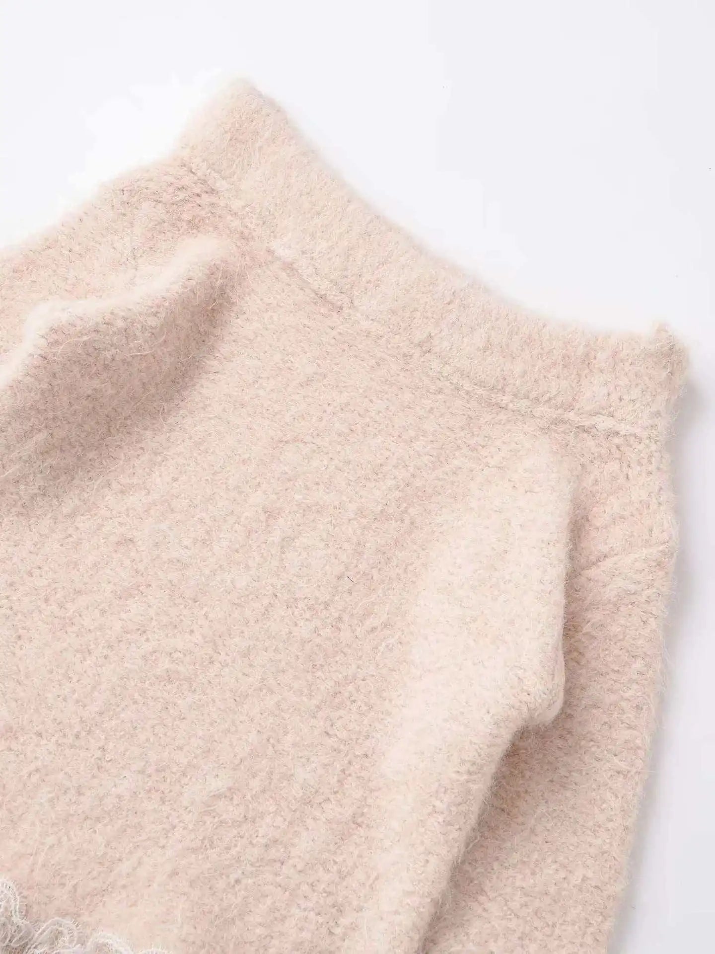 TARUXY Stylish Lace-Paneled Pullover Sweater Women's Solid Round Neck Long Sleeves Loose Knitted Sweater Autumn Commuter Sweater