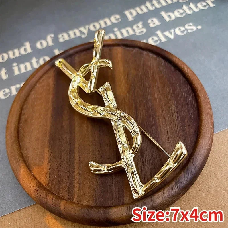 2025 Trendy Design Art Luxurys Letter Rhinestone Chest Brooches Women's Exquisite Chest Flower Pin Overcoat Sweater Accessory Streetsharks