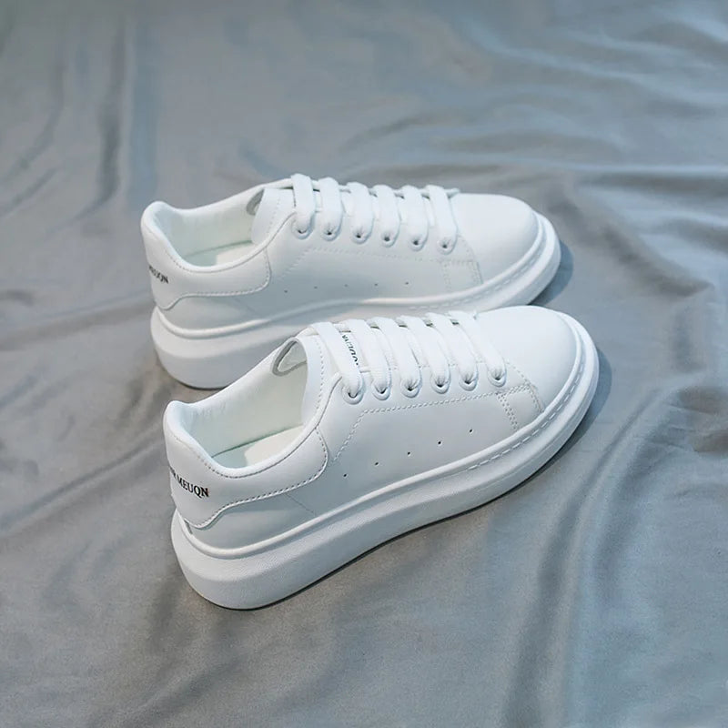 McQueen women's new popular white shoes, versatile and super fiber breathable thick sole, height increasing McQueen sponge cake Streetsharks