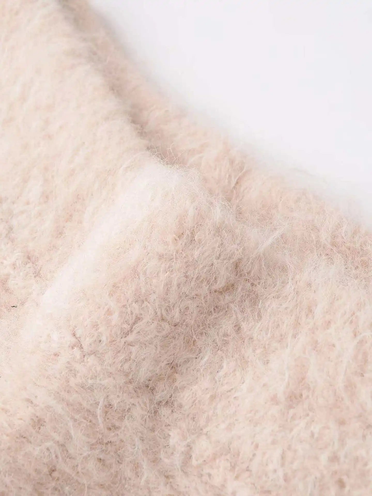 TARUXY Stylish Lace-Paneled Pullover Sweater Women's Solid Round Neck Long Sleeves Loose Knitted Sweater Autumn Commuter Sweater