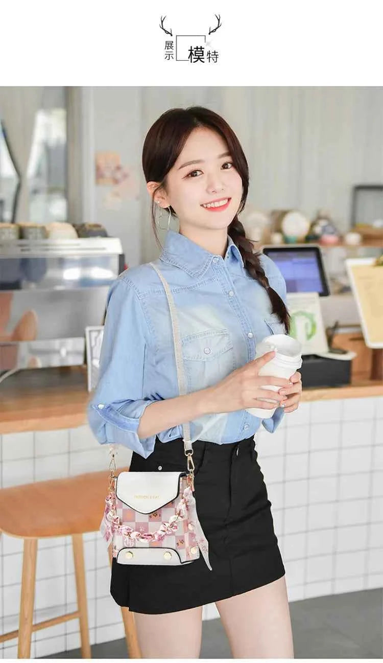 Wear-resistant PU leather mini single-shoulder bag for women, flip cover cartoon square graffiti crossbody bag