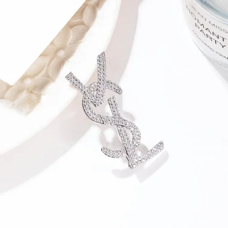 2025 Trendy Design Art Luxurys Letter Rhinestone Chest Brooches Women's Exquisite Chest Flower Pin Overcoat Sweater Accessory Streetsharks