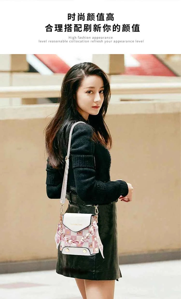 Wear-resistant PU leather mini single-shoulder bag for women, flip cover cartoon square graffiti crossbody bag