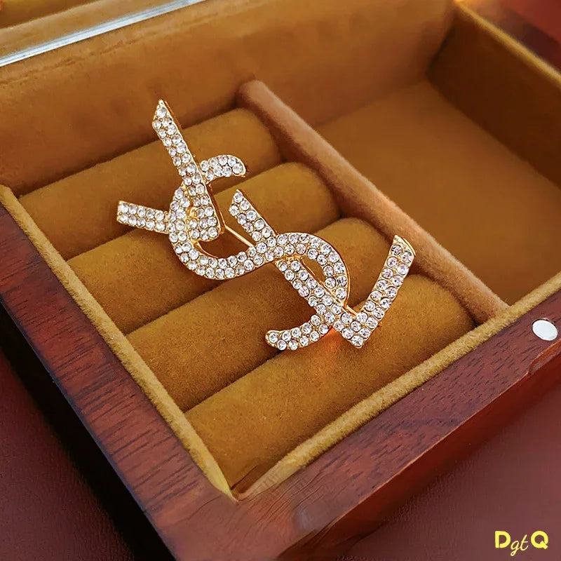 2025 Trendy Design Art Luxurys Letter Rhinestone Chest Brooches Women's Exquisite Chest Flower Pin Overcoat Sweater Accessory Streetsharks