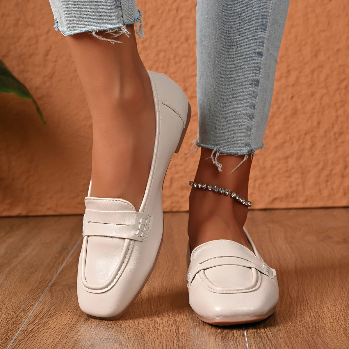 Woman Soft Leather Flat Bottom Single Shoes Women's Low Heel Flats Slip-On Casual Style Home Party Wear round Toe Bean Loafers luxecrown.co.uk
