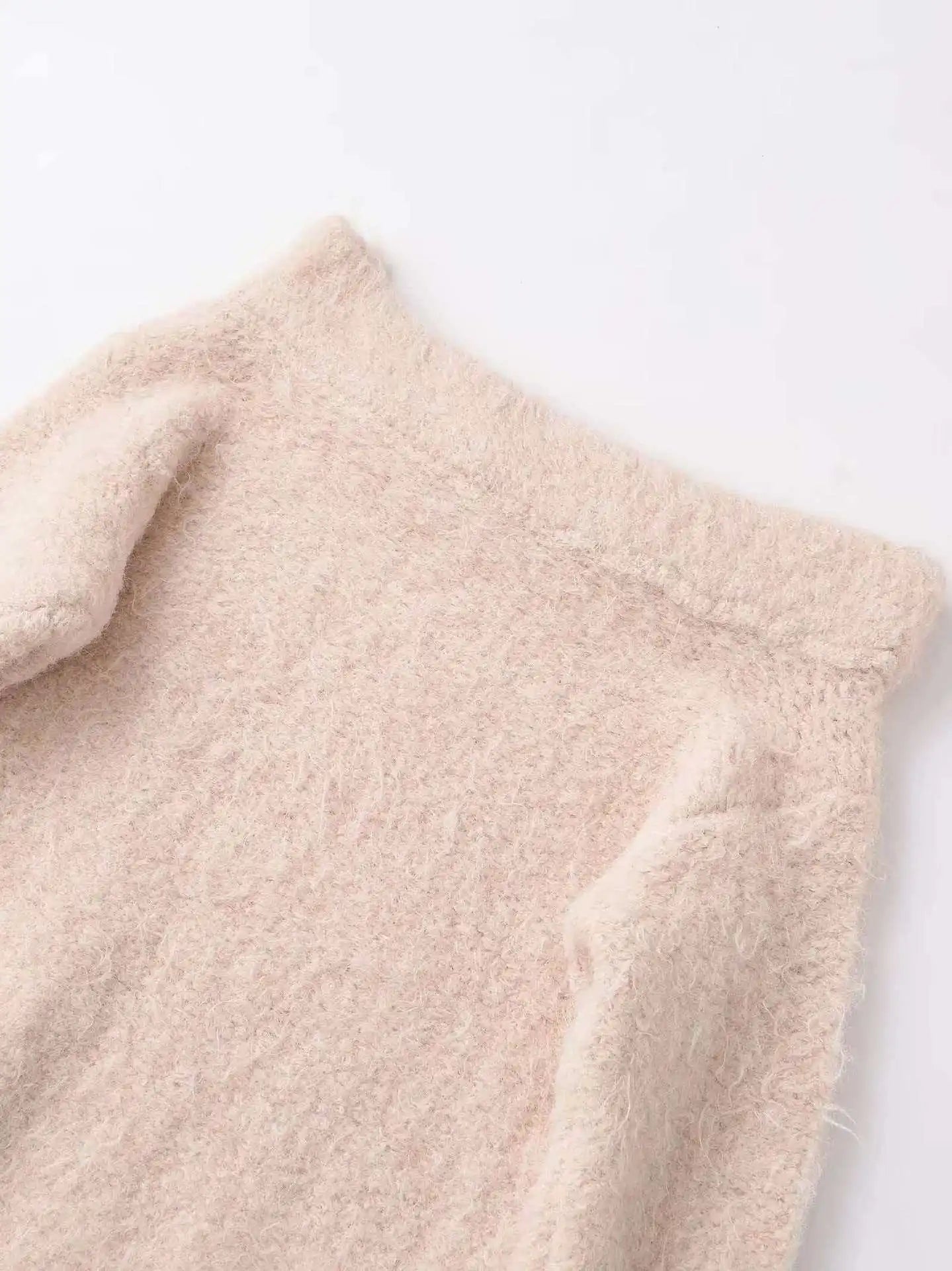 TARUXY Stylish Lace-Paneled Pullover Sweater Women's Solid Round Neck Long Sleeves Loose Knitted Sweater Autumn Commuter Sweater