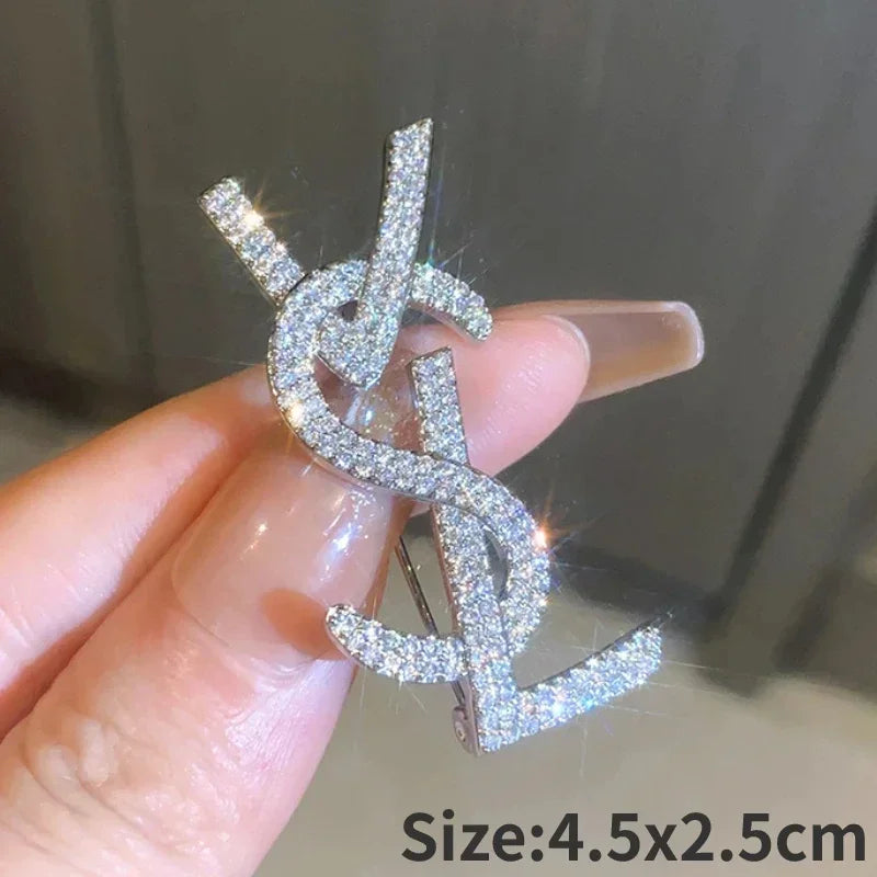 2025 Trendy Design Art Luxurys Letter Rhinestone Chest Brooches Women's Exquisite Chest Flower Pin Overcoat Sweater Accessory Streetsharks