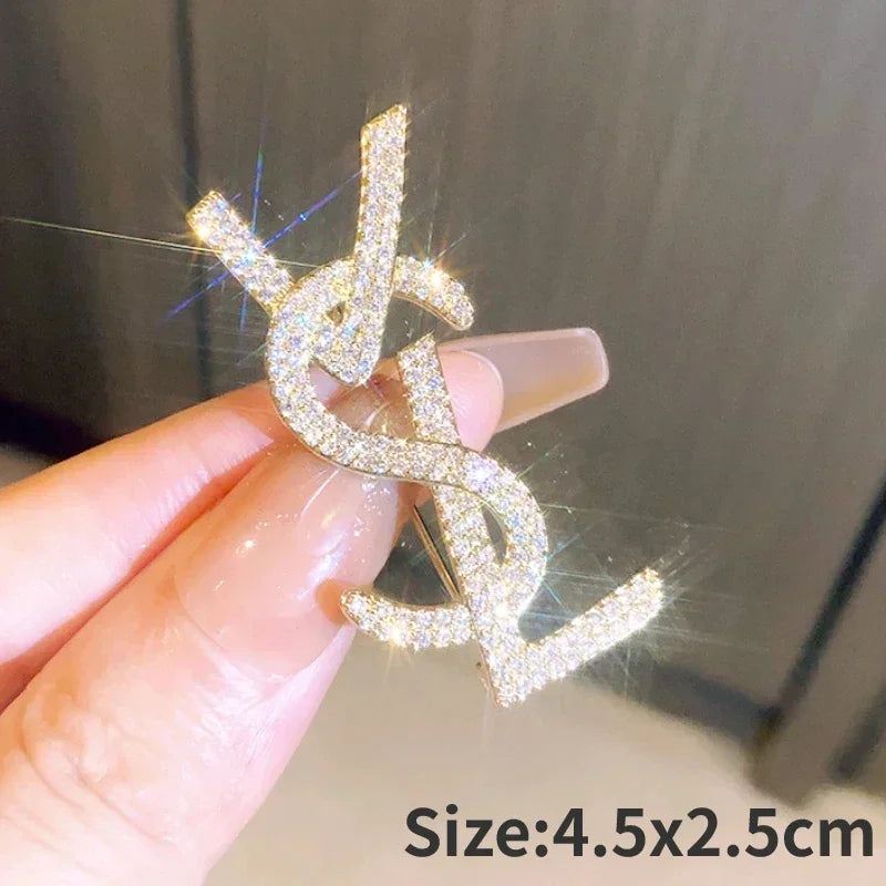 2025 Trendy Design Art Luxurys Letter Rhinestone Chest Brooches Women's Exquisite Chest Flower Pin Overcoat Sweater Accessory Streetsharks