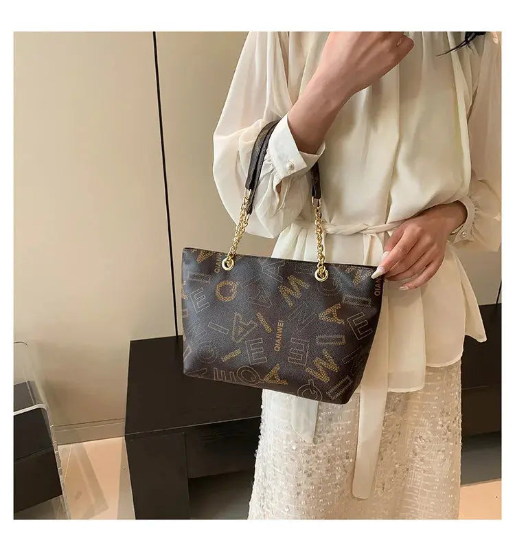 Stylish Commuter Handbag Retro Casual Tote Bag Women's Trend Spring New Large Capacity Street Style PU Material Zipper Opening luxecrown.co.uk
