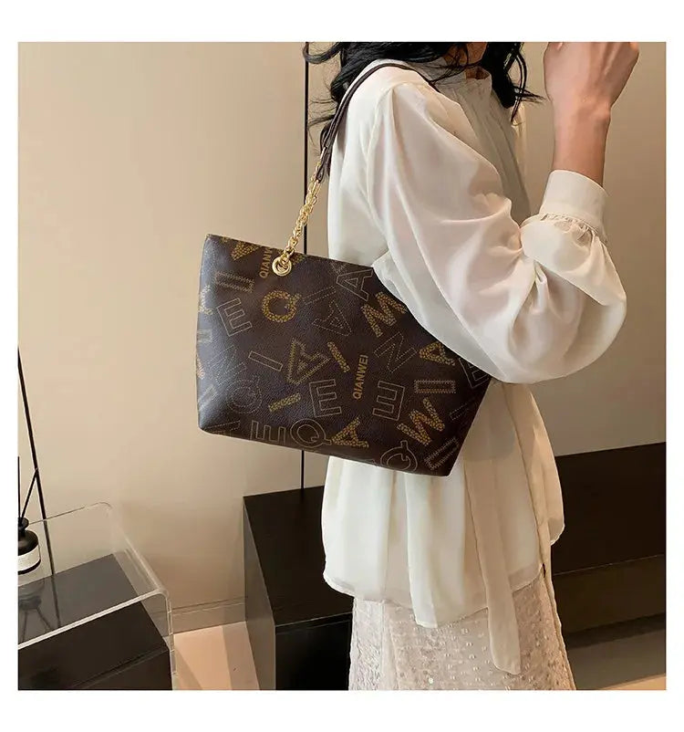 Stylish Commuter Handbag Retro Casual Tote Bag Women's Trend Spring New Large Capacity Street Style PU Material Zipper Opening luxecrown.co.uk