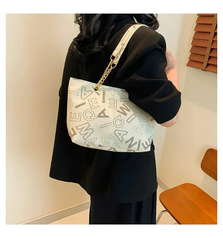 Stylish Commuter Handbag Retro Casual Tote Bag Women's Trend Spring New Large Capacity Street Style PU Material Zipper Opening luxecrown.co.uk