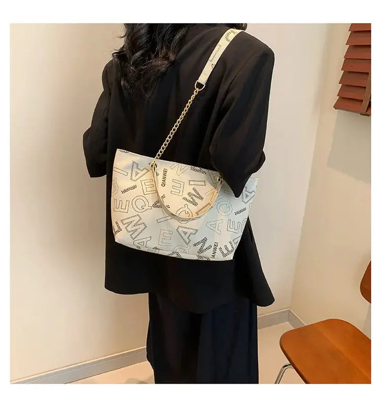 Stylish Commuter Handbag Retro Casual Tote Bag Women's Trend Spring New Large Capacity Street Style PU Material Zipper Opening luxecrown.co.uk