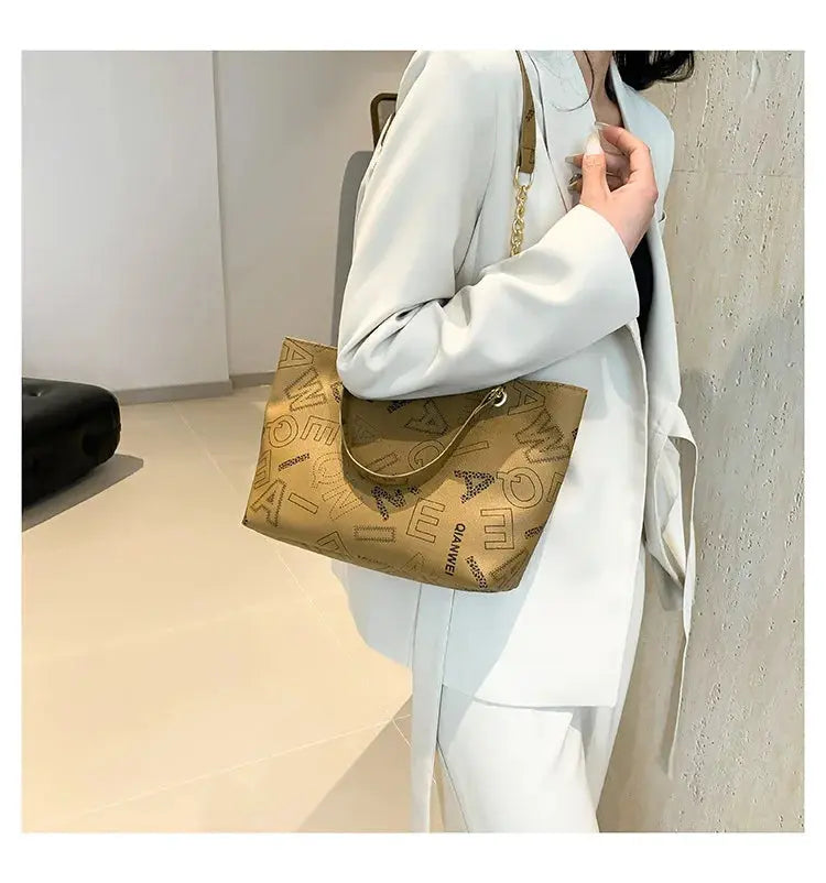 Stylish Commuter Handbag Retro Casual Tote Bag Women's Trend Spring New Large Capacity Street Style PU Material Zipper Opening luxecrown.co.uk