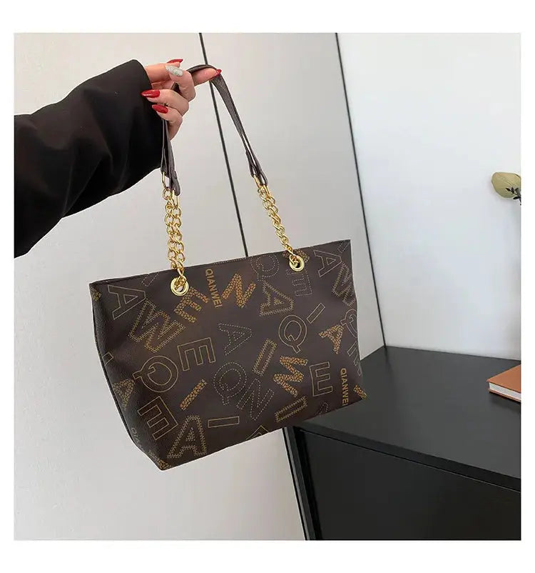 Stylish Commuter Handbag Retro Casual Tote Bag Women's Trend Spring New Large Capacity Street Style PU Material Zipper Opening luxecrown.co.uk