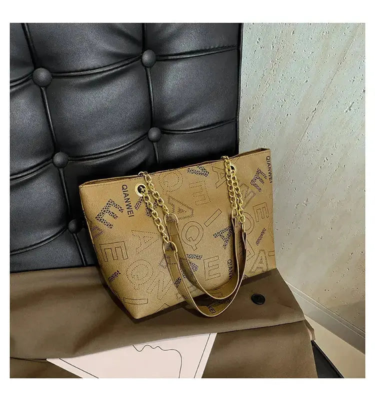 Stylish Commuter Handbag Retro Casual Tote Bag Women's Trend Spring New Large Capacity Street Style PU Material Zipper Opening luxecrown.co.uk