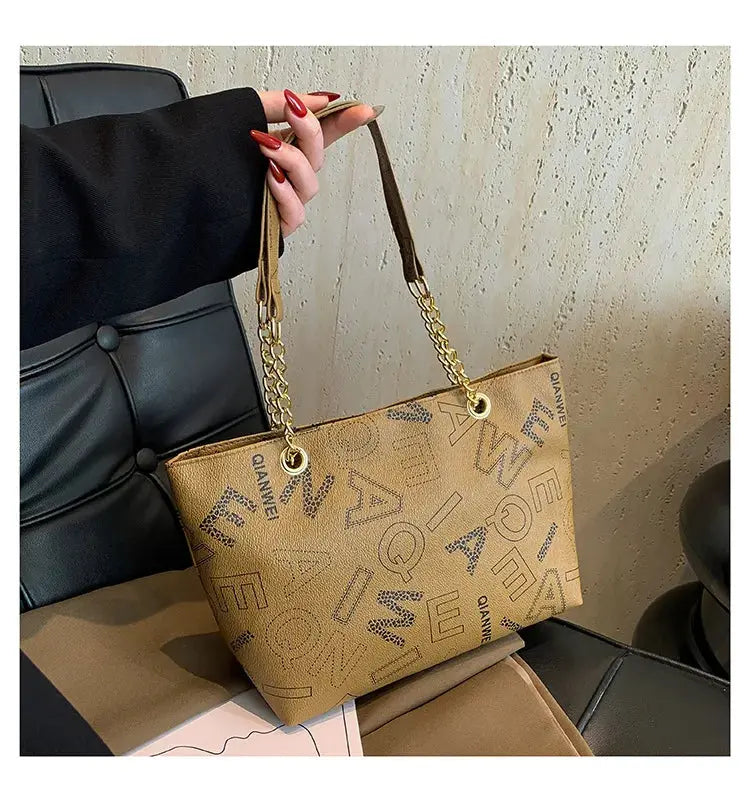 Stylish Commuter Handbag Retro Casual Tote Bag Women's Trend Spring New Large Capacity Street Style PU Material Zipper Opening luxecrown.co.uk