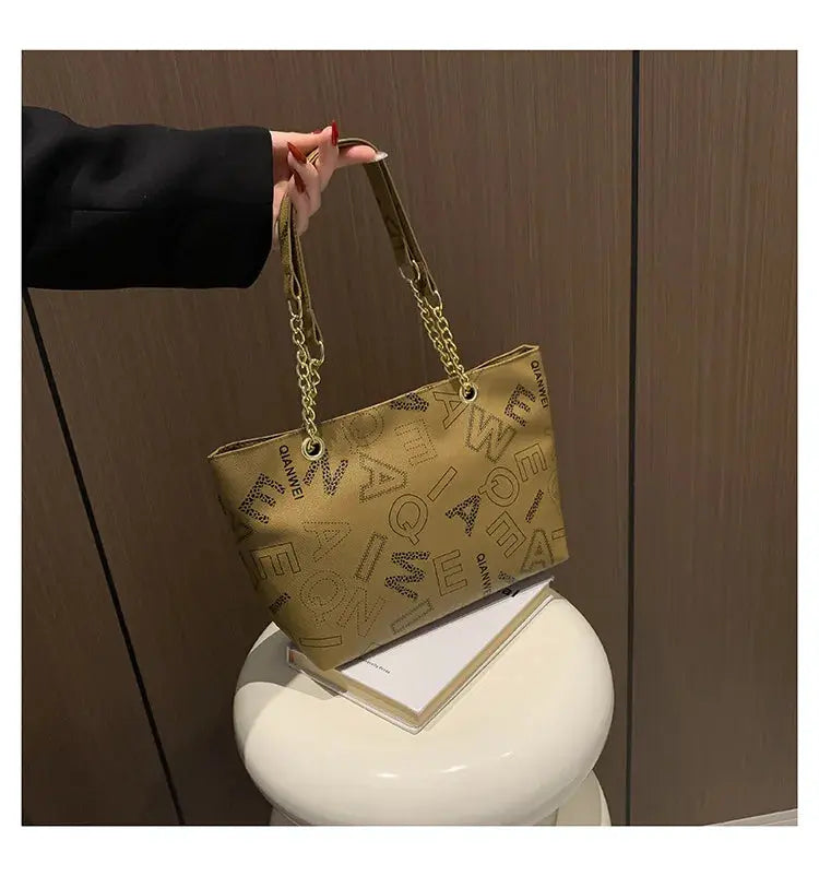 Stylish Commuter Handbag Retro Casual Tote Bag Women's Trend Spring New Large Capacity Street Style PU Material Zipper Opening luxecrown.co.uk