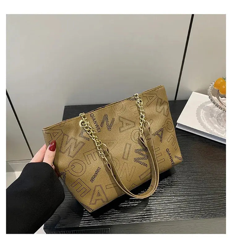 Stylish Commuter Handbag Retro Casual Tote Bag Women's Trend Spring New Large Capacity Street Style PU Material Zipper Opening luxecrown.co.uk