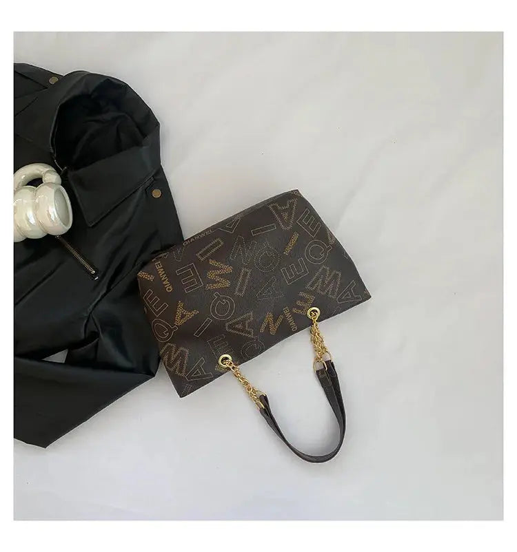 Stylish Commuter Handbag Retro Casual Tote Bag Women's Trend Spring New Large Capacity Street Style PU Material Zipper Opening luxecrown.co.uk