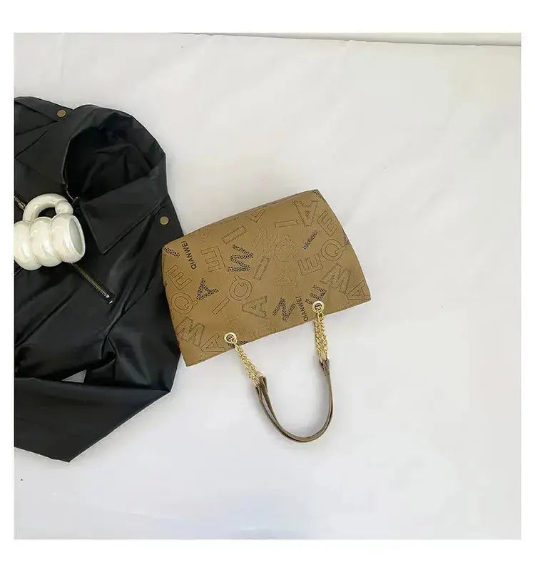 Stylish Commuter Handbag Retro Casual Tote Bag Women's Trend Spring New Large Capacity Street Style PU Material Zipper Opening luxecrown.co.uk