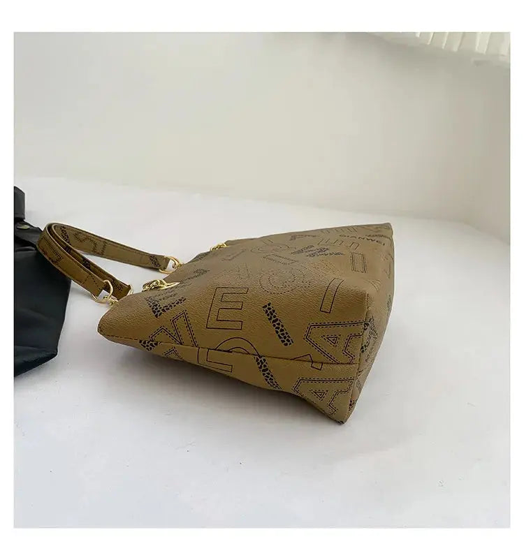 Stylish Commuter Handbag Retro Casual Tote Bag Women's Trend Spring New Large Capacity Street Style PU Material Zipper Opening luxecrown.co.uk