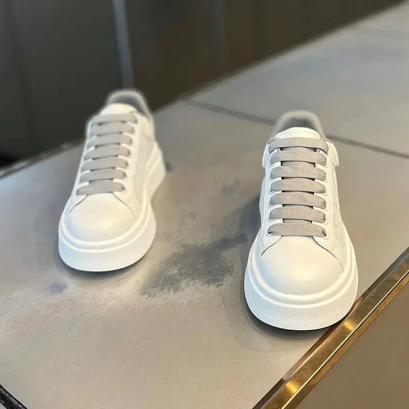 Summer New Board Shoes Designer Luxury White Sneakers for Men Lightweight Tennis Shoes Men Casual Sports Shoes Zapatos De Hombre Streetsharks