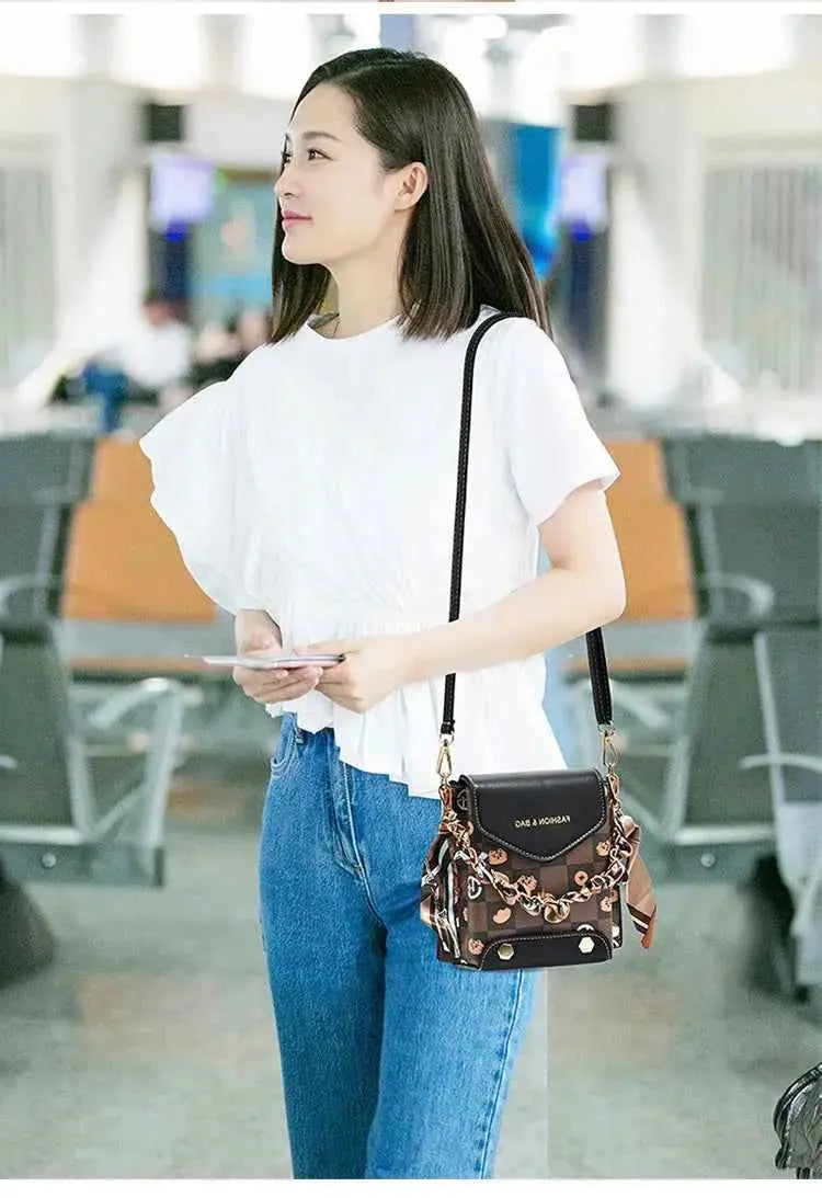 Wear-resistant PU leather mini single-shoulder bag for women, flip cover cartoon square graffiti crossbody bag