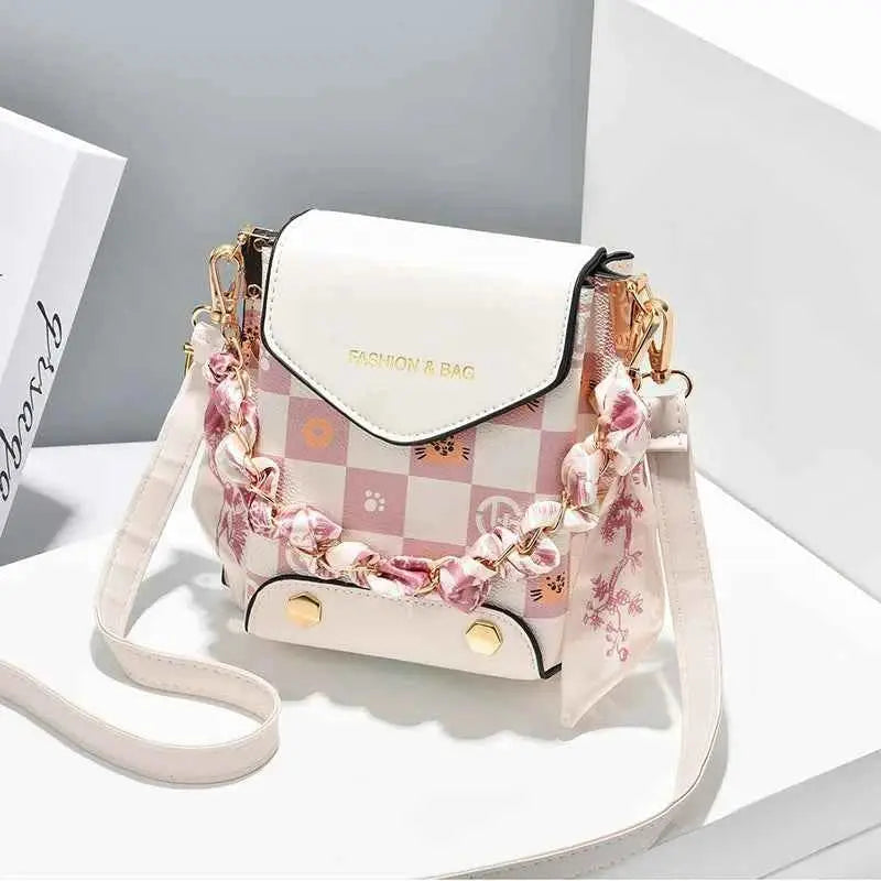 Wear-resistant PU leather mini single-shoulder bag for women, flip cover cartoon square graffiti crossbody bag