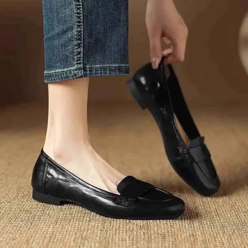Woman Soft Leather Flat Bottom Single Shoes Women's Low Heel Flats Slip-On Casual Style Home Party Wear round Toe Bean Loafers