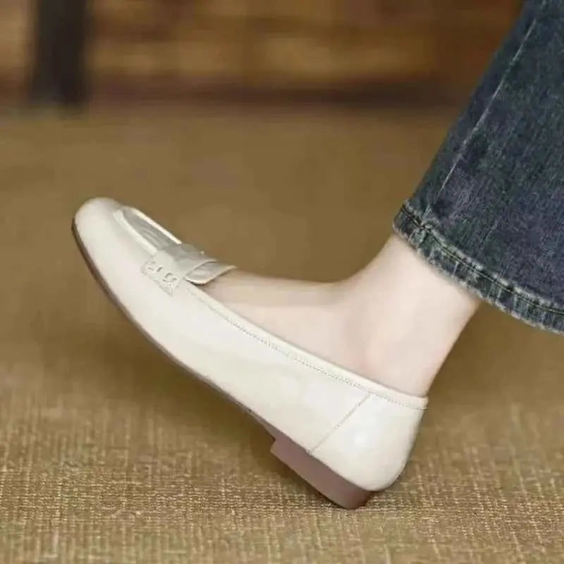 Woman Soft Leather Flat Bottom Single Shoes Women's Low Heel Flats Slip-On Casual Style Home Party Wear round Toe Bean Loafers