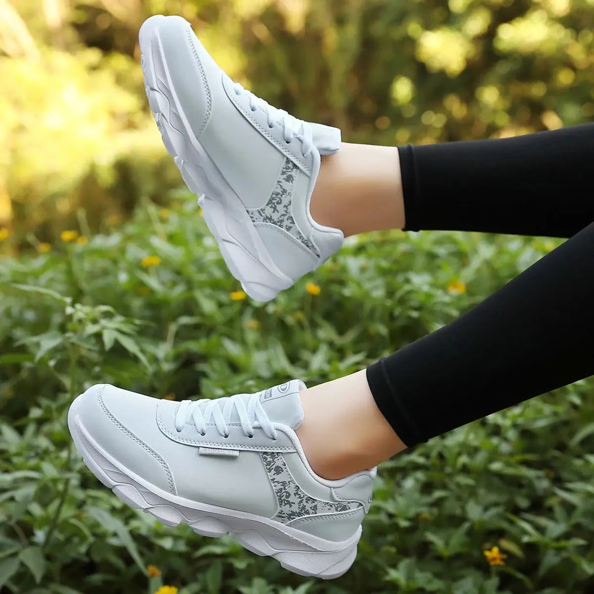 Women's Lightweight Lace-Up Casual Running Shoes, All Season Sneakers for Students Work Travel Outdoor Sports luxecrown.co.uk